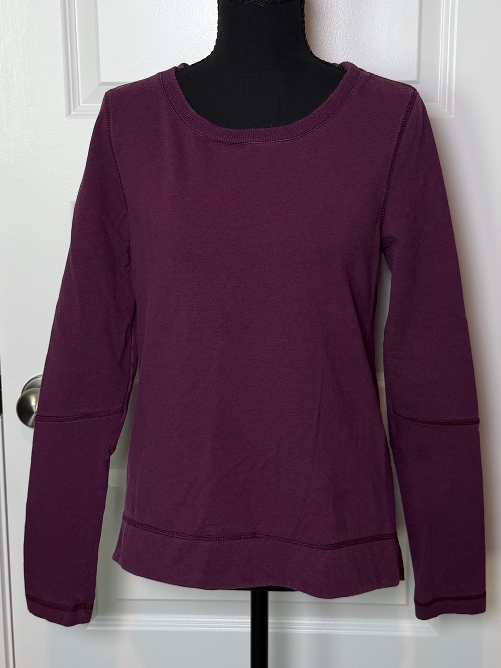 Lululemon Long Sleeve Scoop Neck Athletic Top Purple Size Approx. Medium